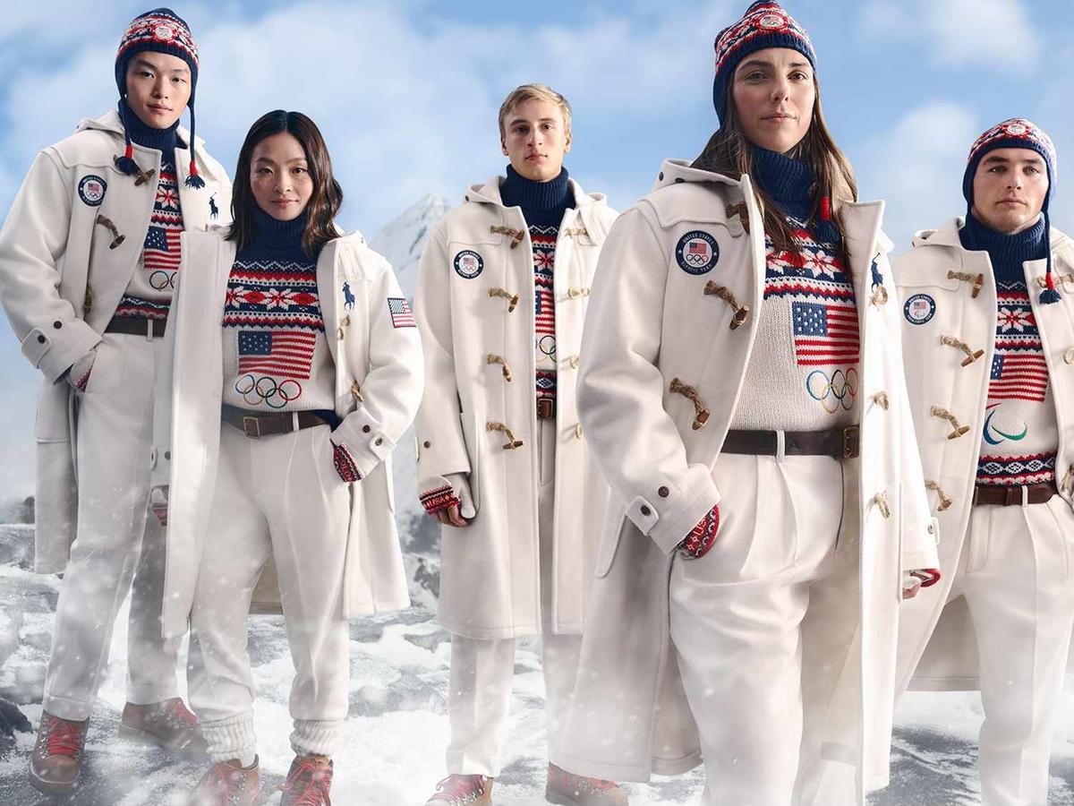 Il team Usa con le divise realizzate da Ralph Lauren per la cerimonia di apertura delle Olimpiadi.