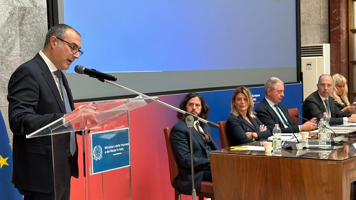 Emanuele Cappellano al tavolo Mimit con il ministro Adolfo Urso