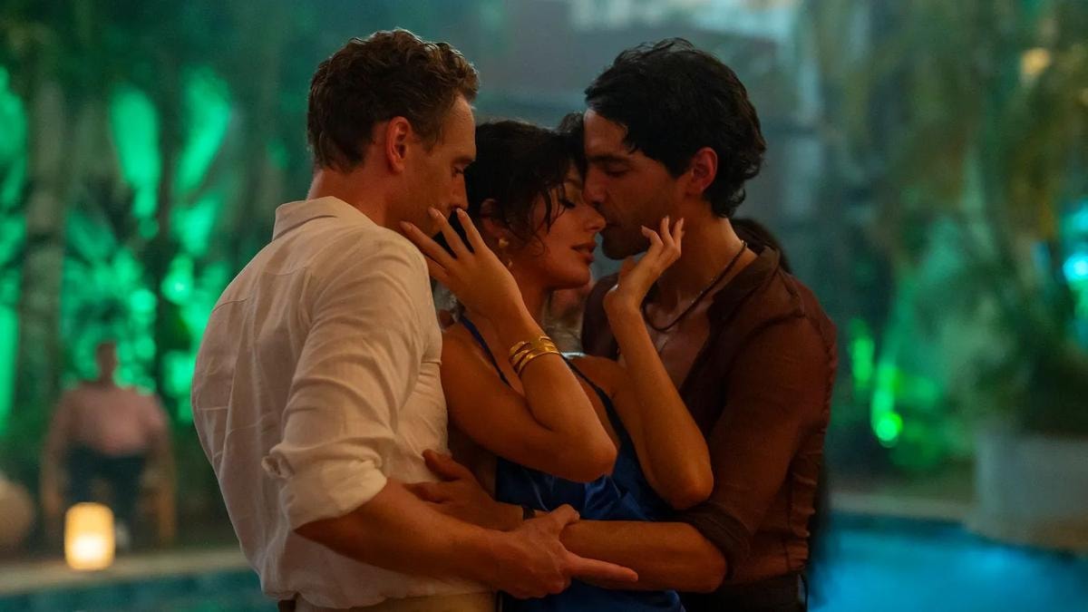 Da sinistra, Tom Hiddleston, Camila Morrone e Diego Calva in The Night Manager 2.