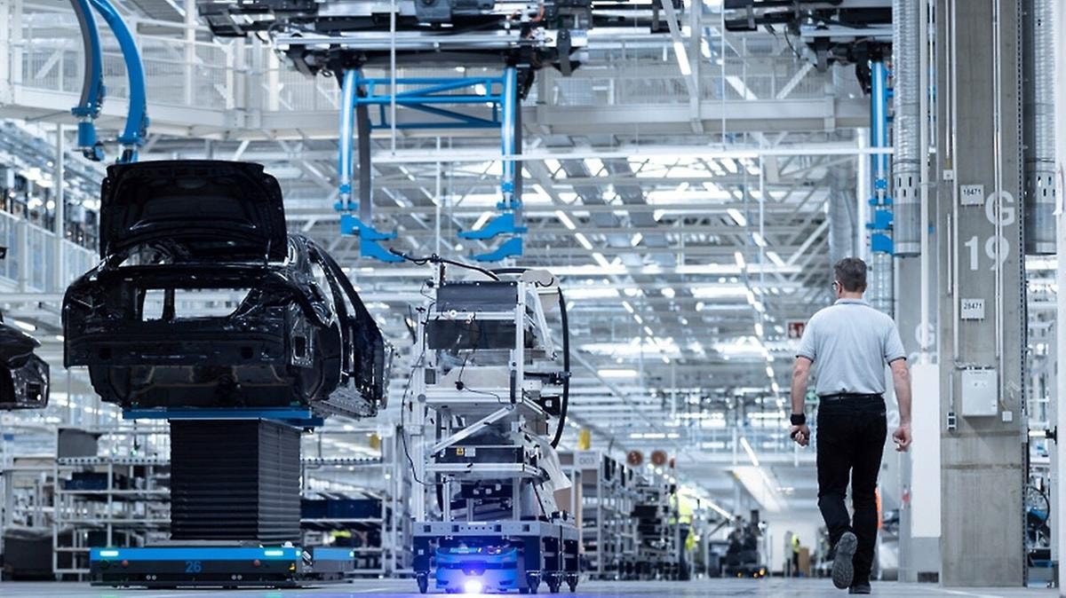 Dall’Auto alla Difesa, i grandi produttori mutano pelle per seguire il riarmo dell’Europa