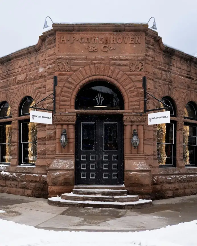 Lo store Moncler Grenoble ad Aspen (courtesy Moncler)
