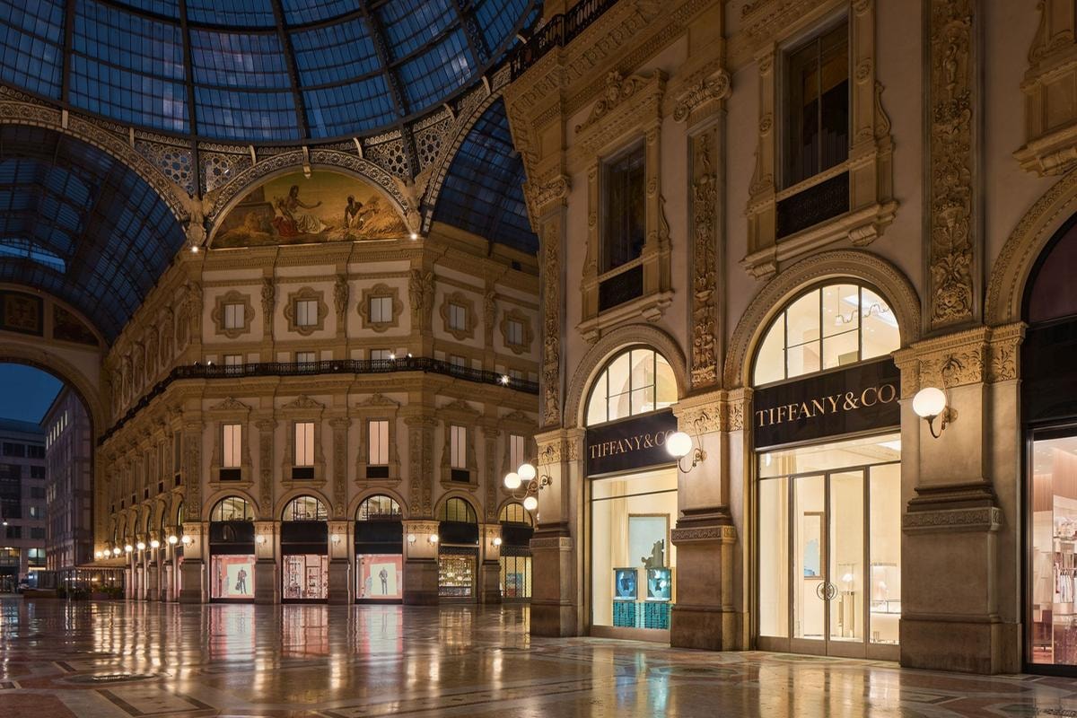 Tiffany & Co. illumina la Galleria: apre la nuova boutique nel cuore di Milano