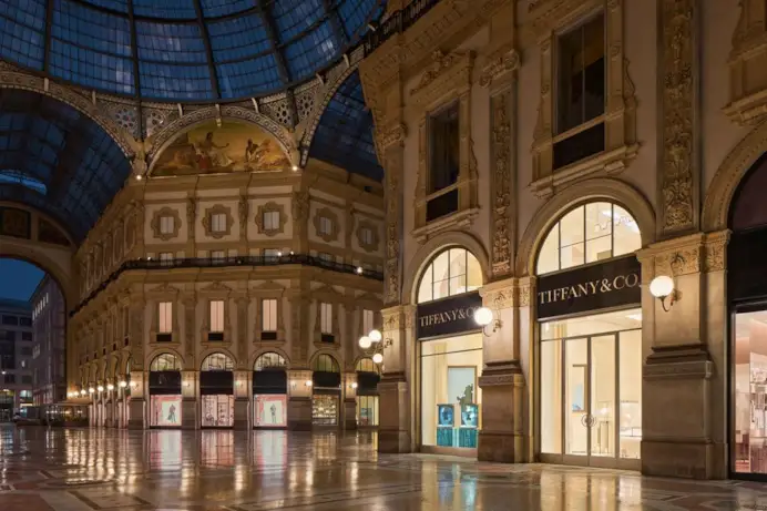 Tiffany & Co. illumina la Galleria: apre la nuova boutique nel cuore di Milano