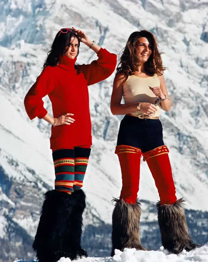 Da sinistra, Manuela Borgomanero ed Emanuela Beghelli in uno scatto del 1976 di Slim Aarons.