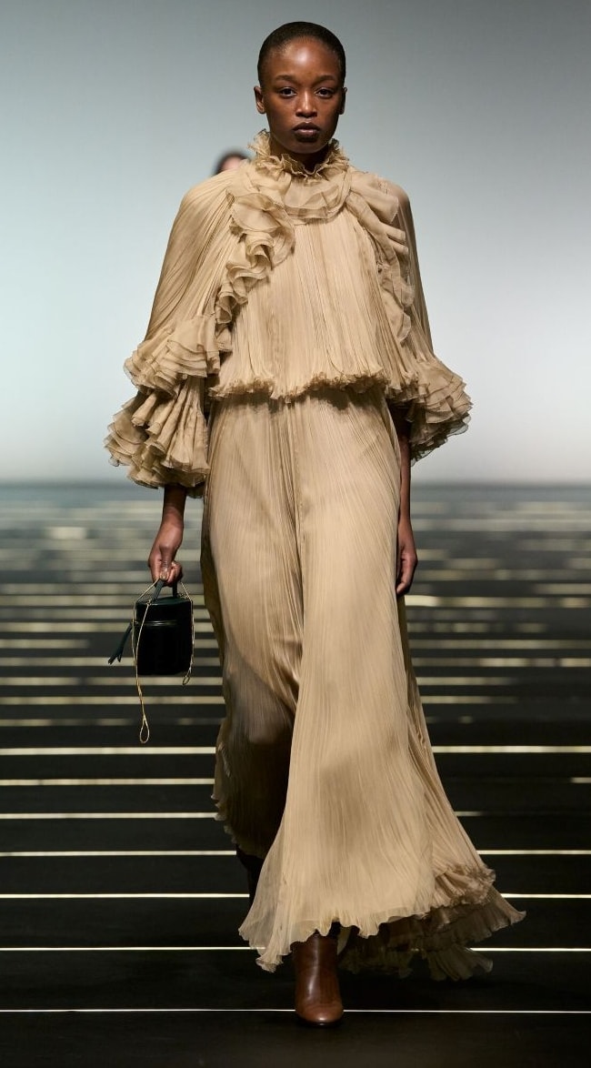 Un look Alberta Ferretti fall-winter 2026 (courtesy Alberta Ferretti)