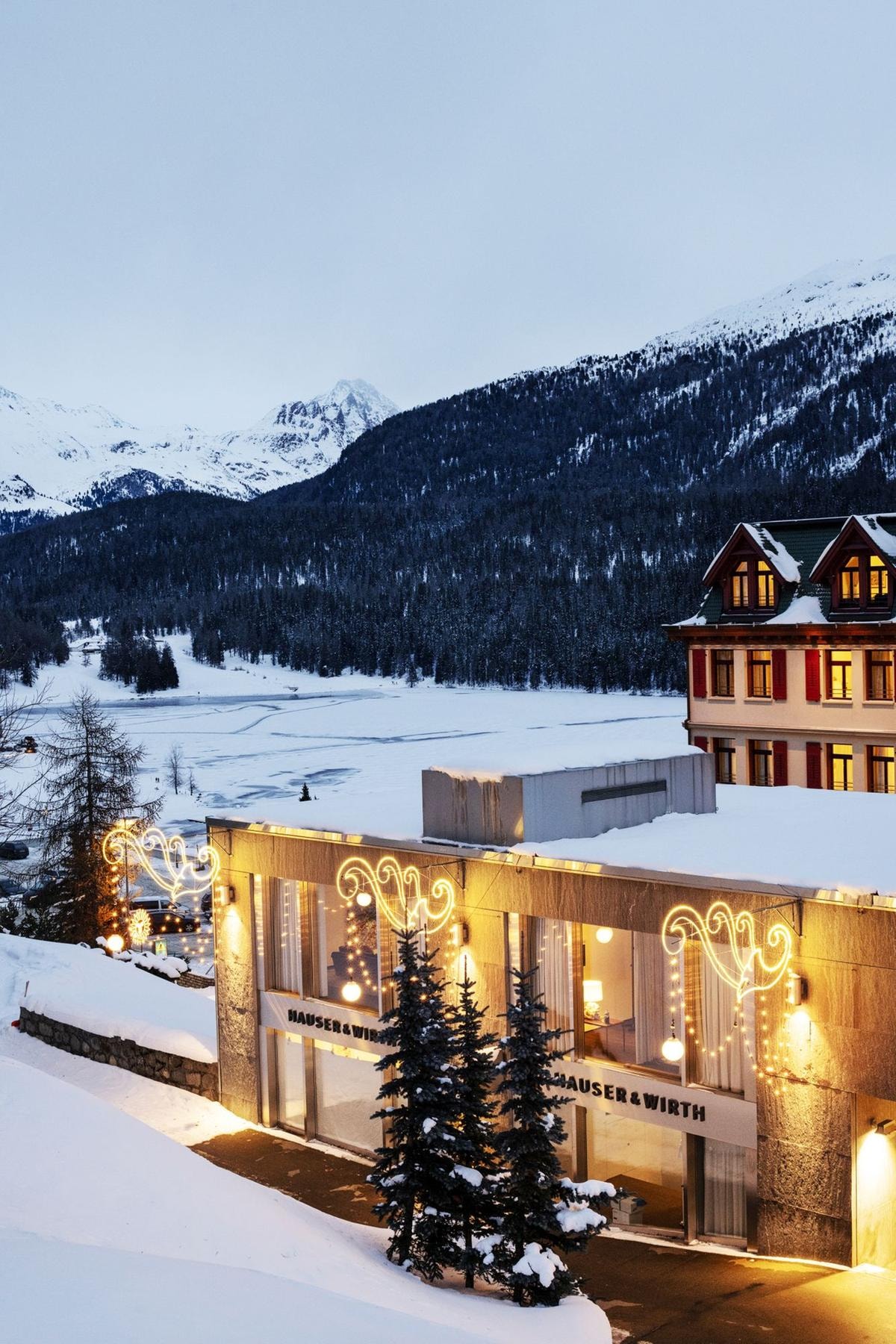 Dalle Alpi al mercato globale: perché St. Moritz, Gstaad e Cortina sono le nuove capitali dell’arte da collezione