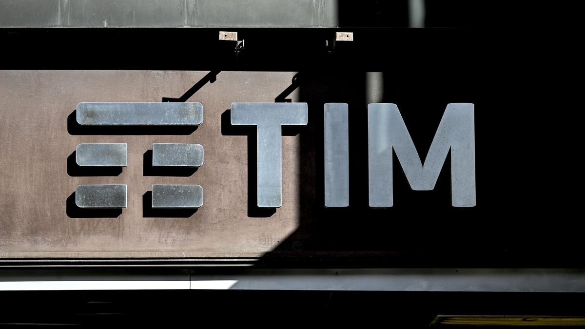 Tim, ecco chi passa all’incasso con la conversione delle azioni di risparmio: a Davide Leone un pacchetto da mezzo miliardo