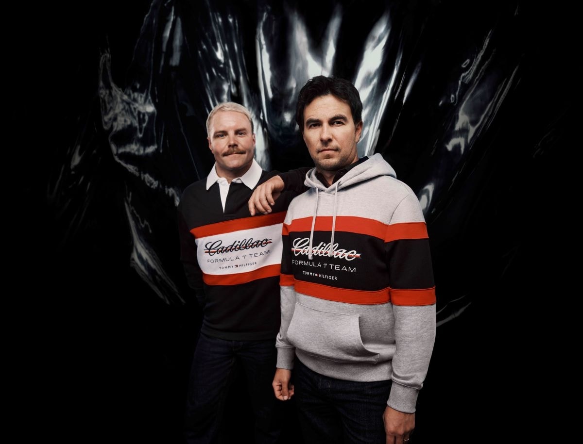 Valteri Bottas e Checo Pérez indossano la capsule Tommy Hilfiger x Cadillac Formula 1 team (courtesy Tommy Hilfiger)