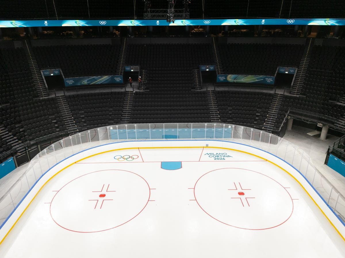 Olimpiadi invernali 2026, inaugurata l’Arena Milano con le gare di hockey