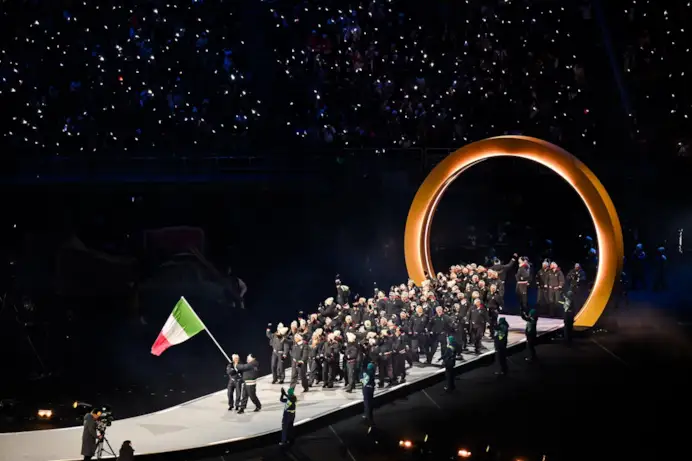 Il team Italia con le divise ufficiali create da Giorgio Armani (courtesy Giorgio Armani/Sgp)