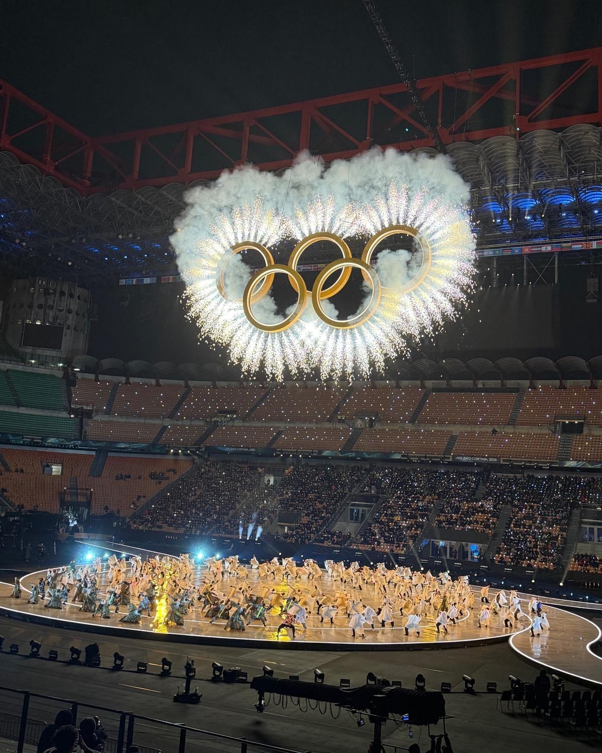 Un momento della cerimonia di inaugurazione delle Olimpiadi di Milano-Cortina (ph. Tommaso Palazzi)