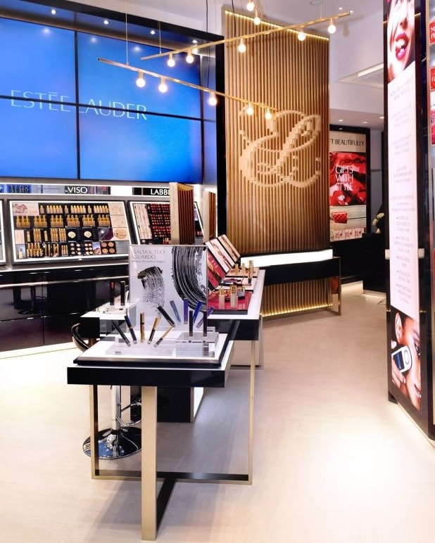 Una boutique Estée Lauder (ph Imagoeconomica)