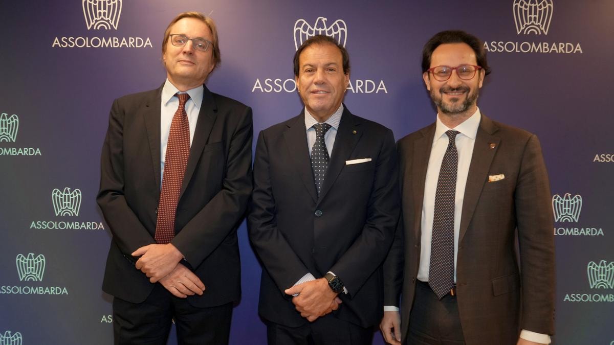 Massimo Tononi (Assonime), Maurizio Leo (Mef) e Alvise Biffi (Assolombarda)