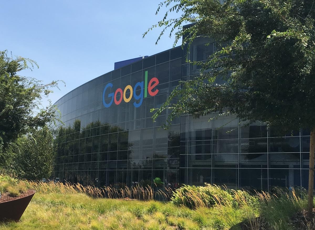 Alphabet prepara un bond Matusalemme come aveva fatto Motorola: l’obbligazione a 100 anni servirà a finanziare l’AI