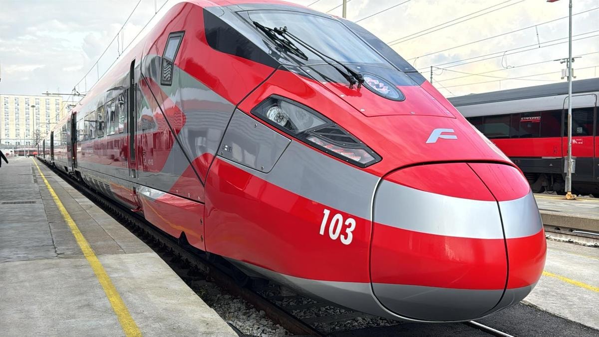 Frecciarossa con nuovo logo