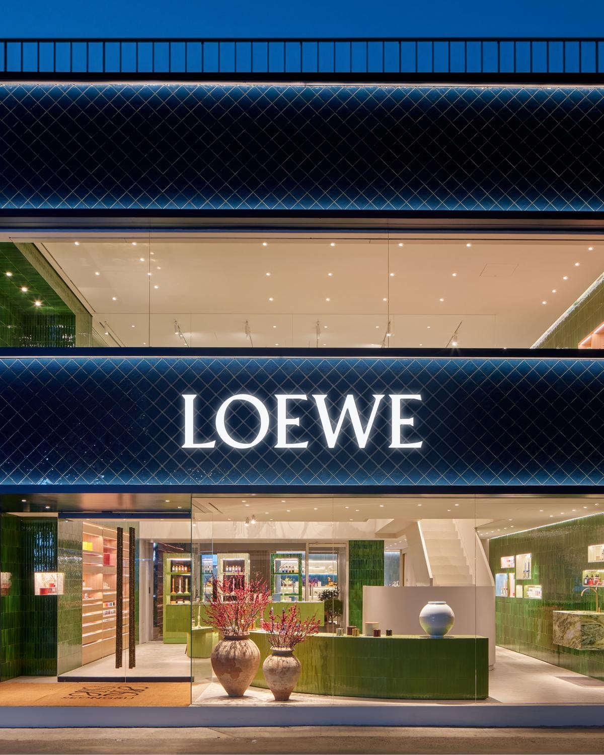 L'esterno del flagship di Loewe parfums a Seoul (courtesy Loewe parfums)