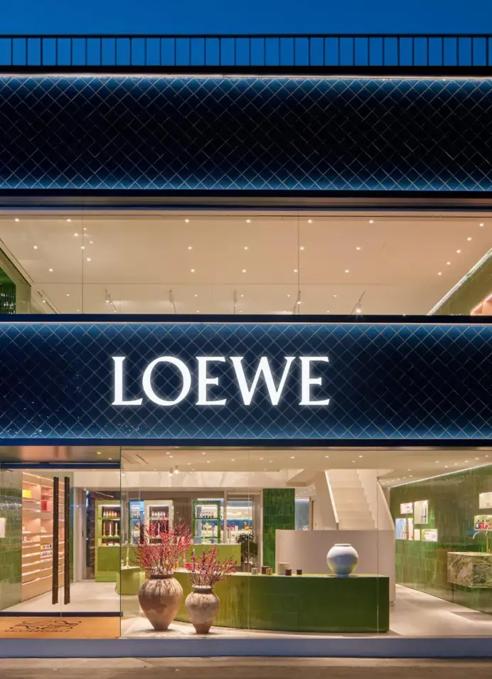 L'esterno del flagship di Loewe parfums a Seoul (courtesy Loewe parfums)