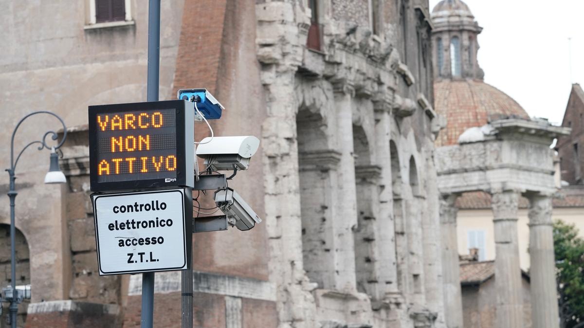 Roma, auto elettriche: presto nuove regole per l'accesso all’area Ztl del centro città 