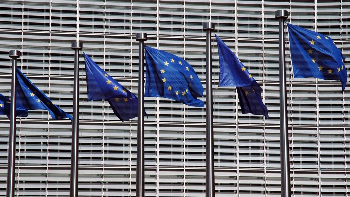 Blitz nella sede della Commissione europea: la polizia indaga per irregolarità nella vendita di immobili