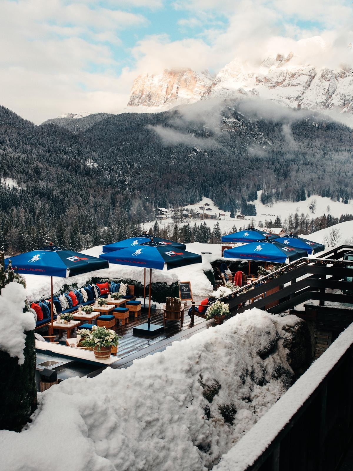La terrazza Ralph Lauren al Rosapetra resort di Cortina (courtesy Ralph Lauren)