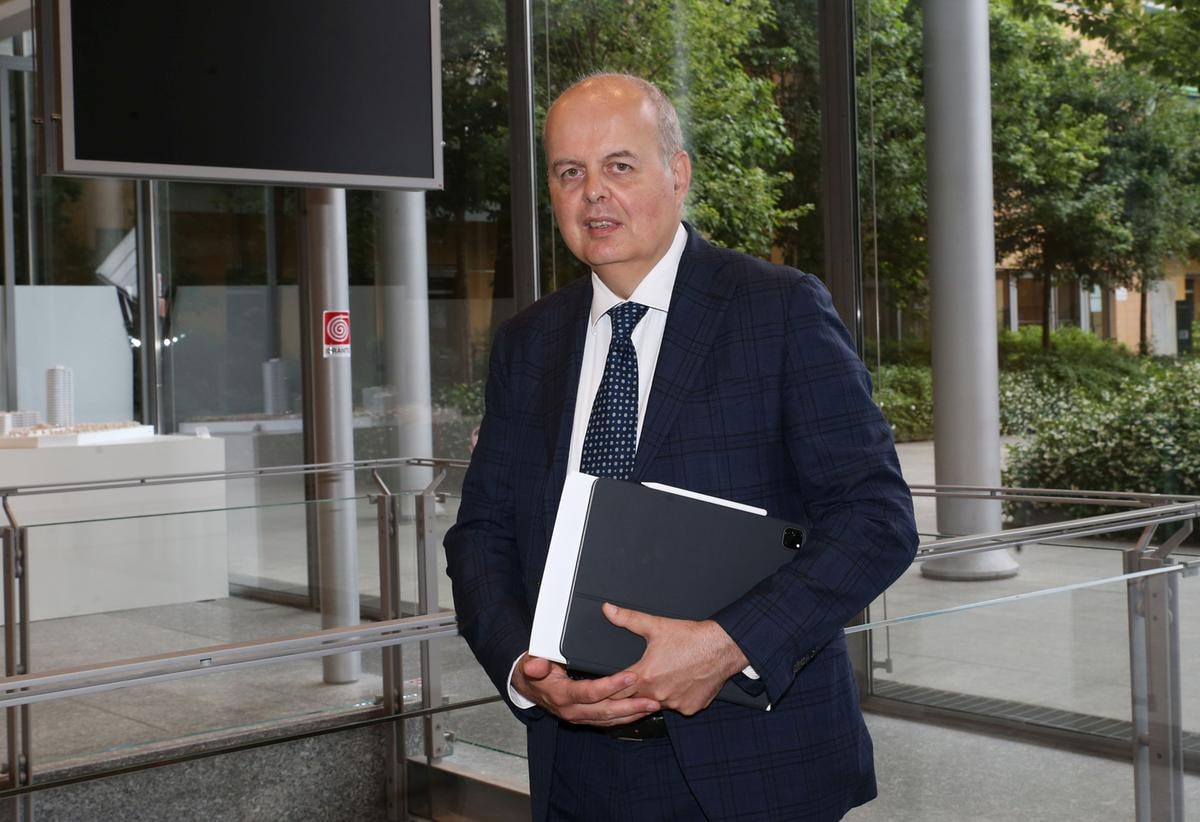 ALBERTO MINALI  CHIEF EXECUTIVE  OFFICER  REVO