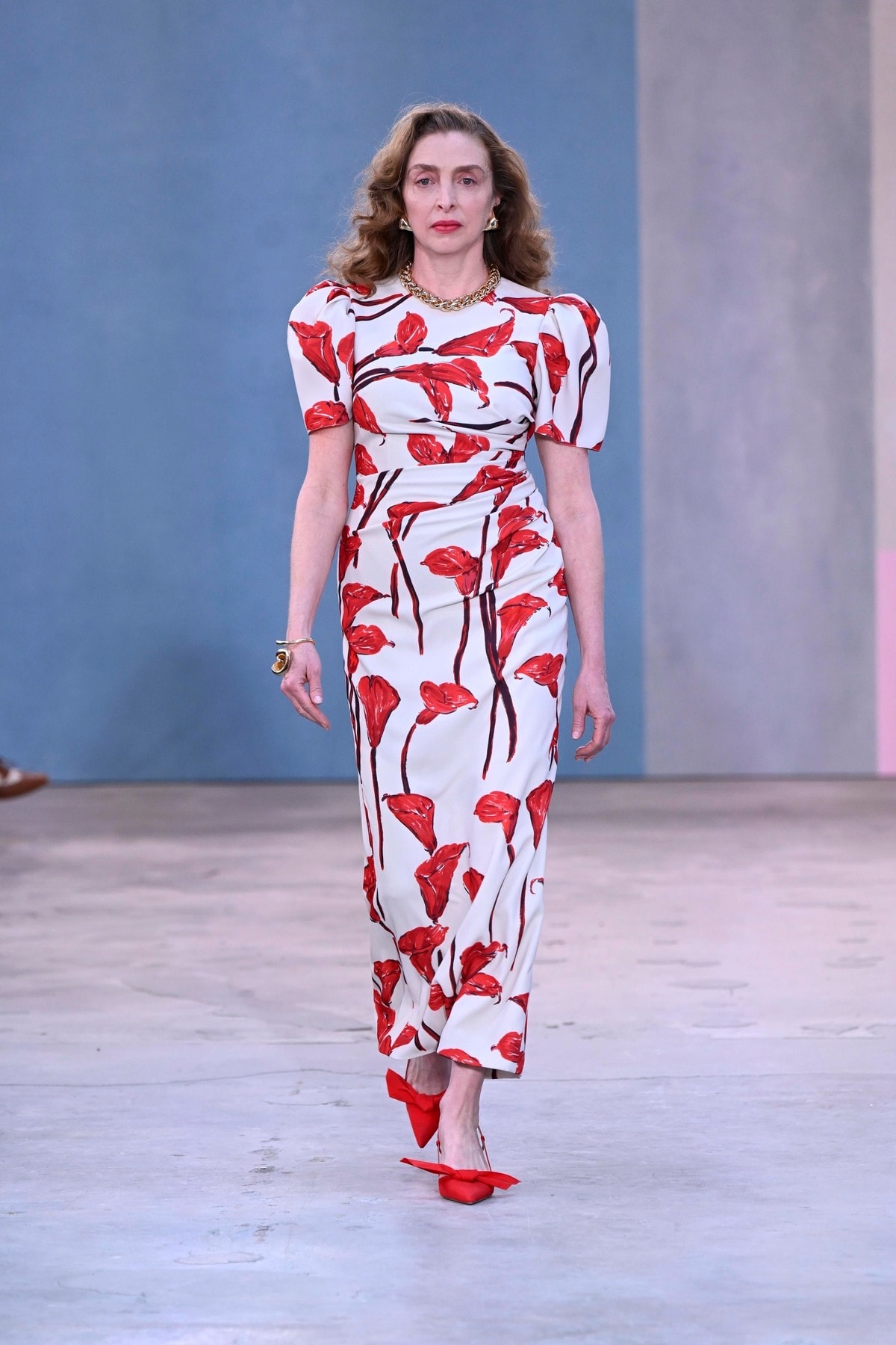 L'artista Rachel Feinstein con un look Carolina Herrera fall-winter 2026/27 (foto Francesc Ten/MFF)