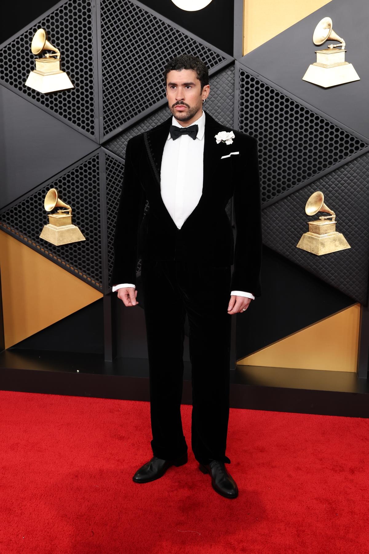 Bad Bunny in Schiaparelli ai Grammy awards 2026 (photo by Amy Sussman/Getty Images)