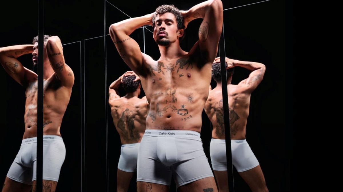 Bad Bunny nella campagna Calvin Klein (ph Calvin Klein official website)