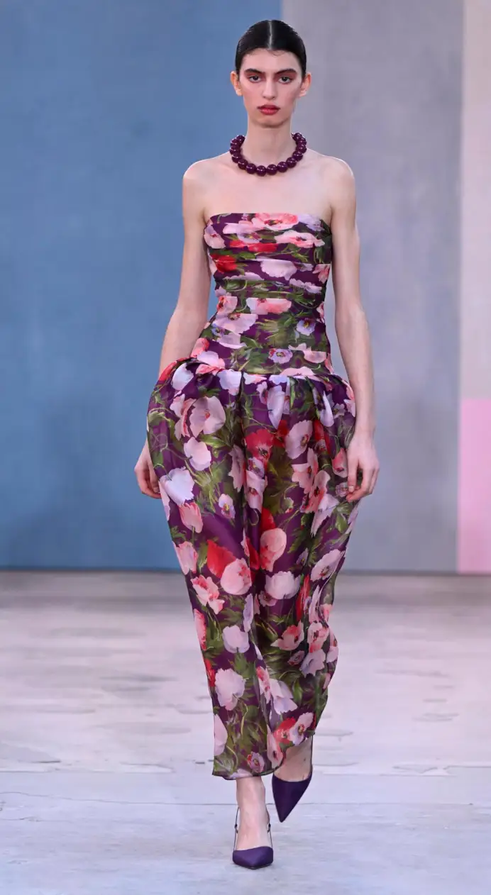 Un look Carolina Herrera fall-winter 2026/27 (ph Francesc Ten/MFF)