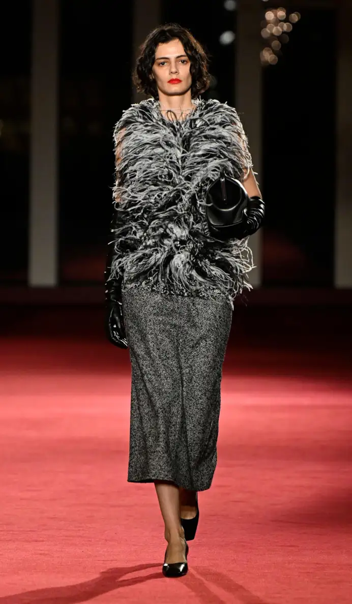 Un look Michael Kors fall-winter 2026/27 (ph Francesc Ten/MFF)