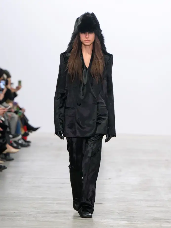Un look Fforme fall-winter 2026 (ph Francesc Ten/MFF)