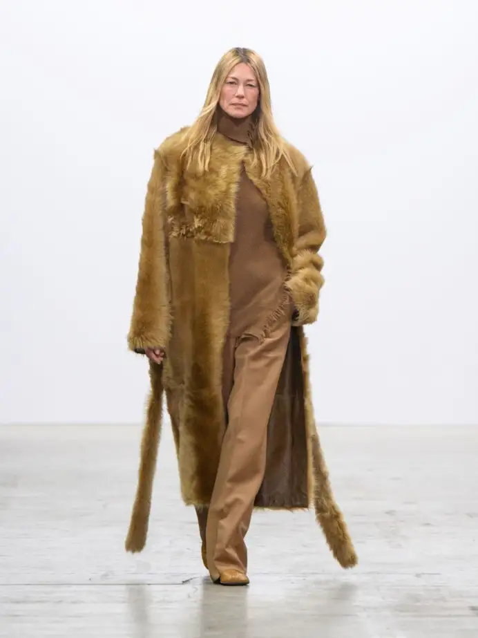 Un look Fforme fall-winter 2026 (ph Francesc Ten/MFF)