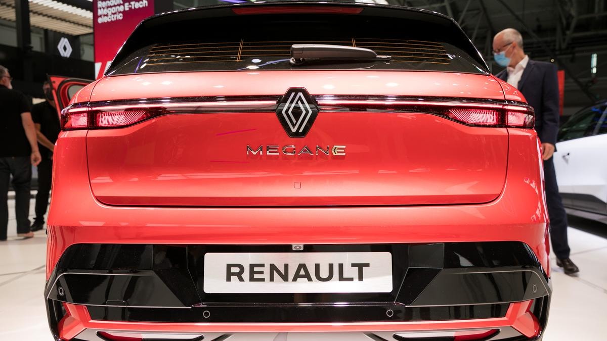 Renault, ricavi su nel 2025 ma utile operativo in calo e maxi perdita da 10,9 mld per Nissan. Dividendo di 2,2 euro