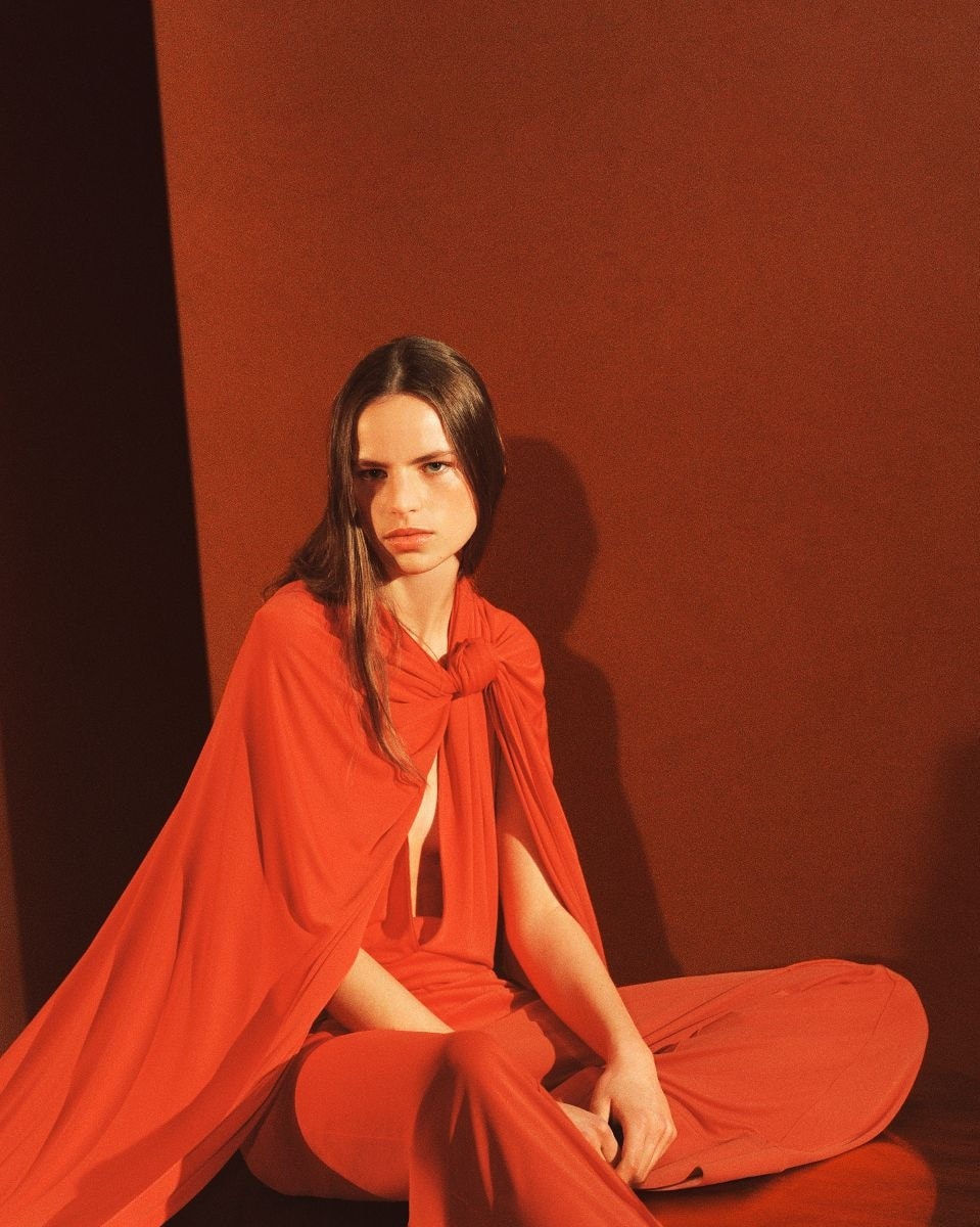 Valerie Margareta in uno scatto della campagna summer 2026 di Celine (ph Zoe Ghertner, courtesy Celine)