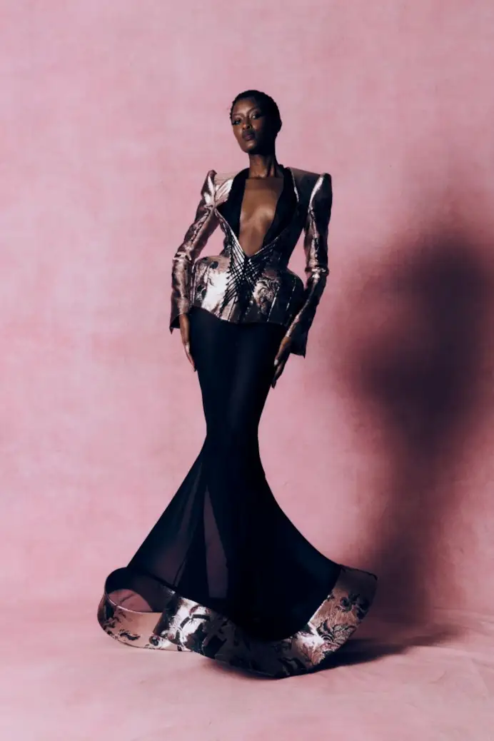 Un look Harris Reed fall-winter 2026 (ph Suleika Mueller, courtesy Harris Reed)