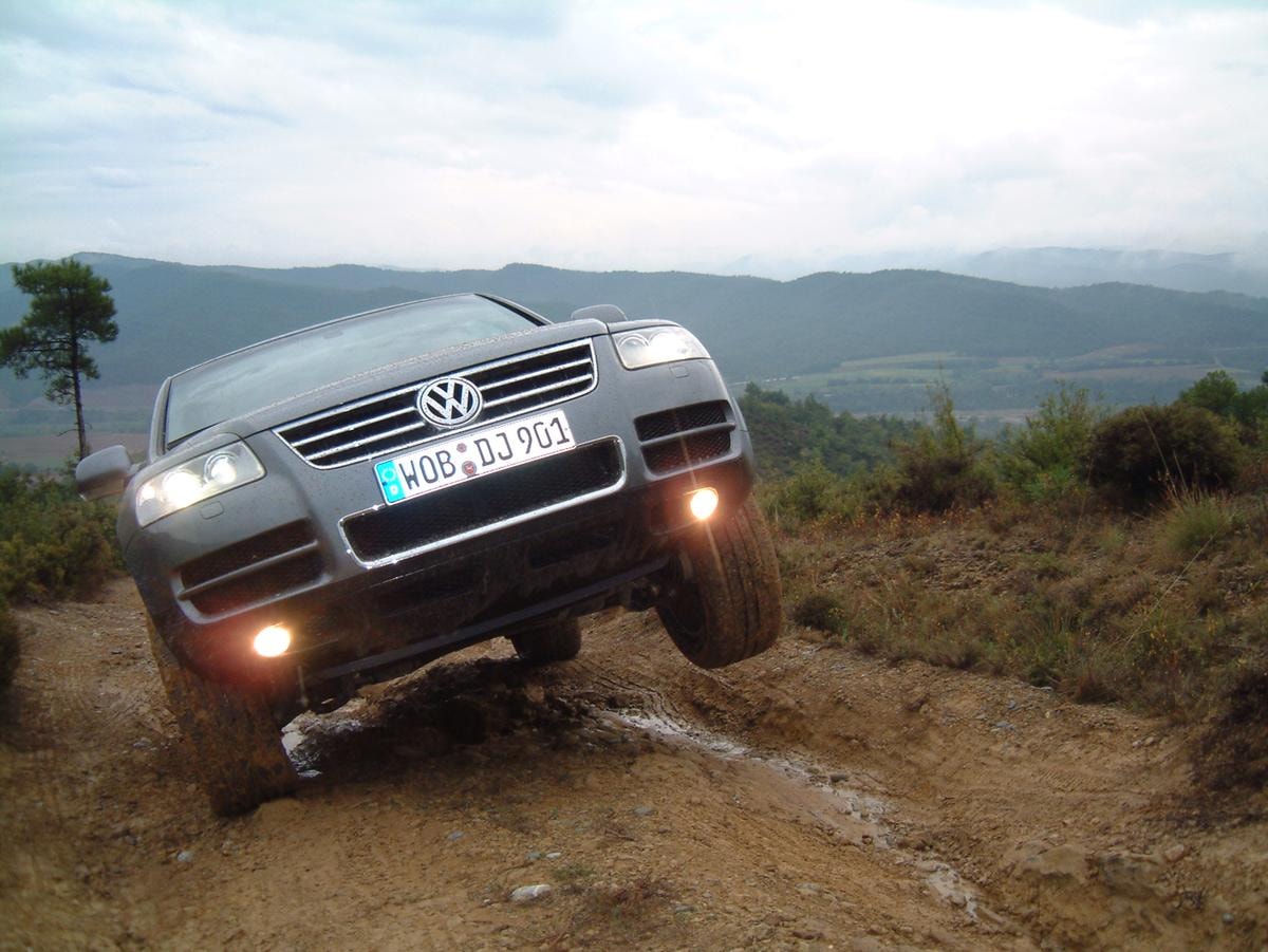 Volkswagen Touareg, il SUV che ha trainato un Boeing e vinto la Dakar