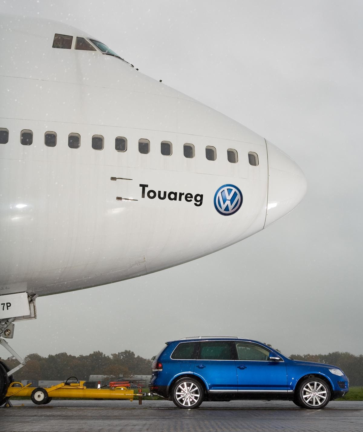 Nel 2006, una Touareg V10 TDI ha trainato senza problemi un Boeing 747 fino alla sua posizione di decollo.