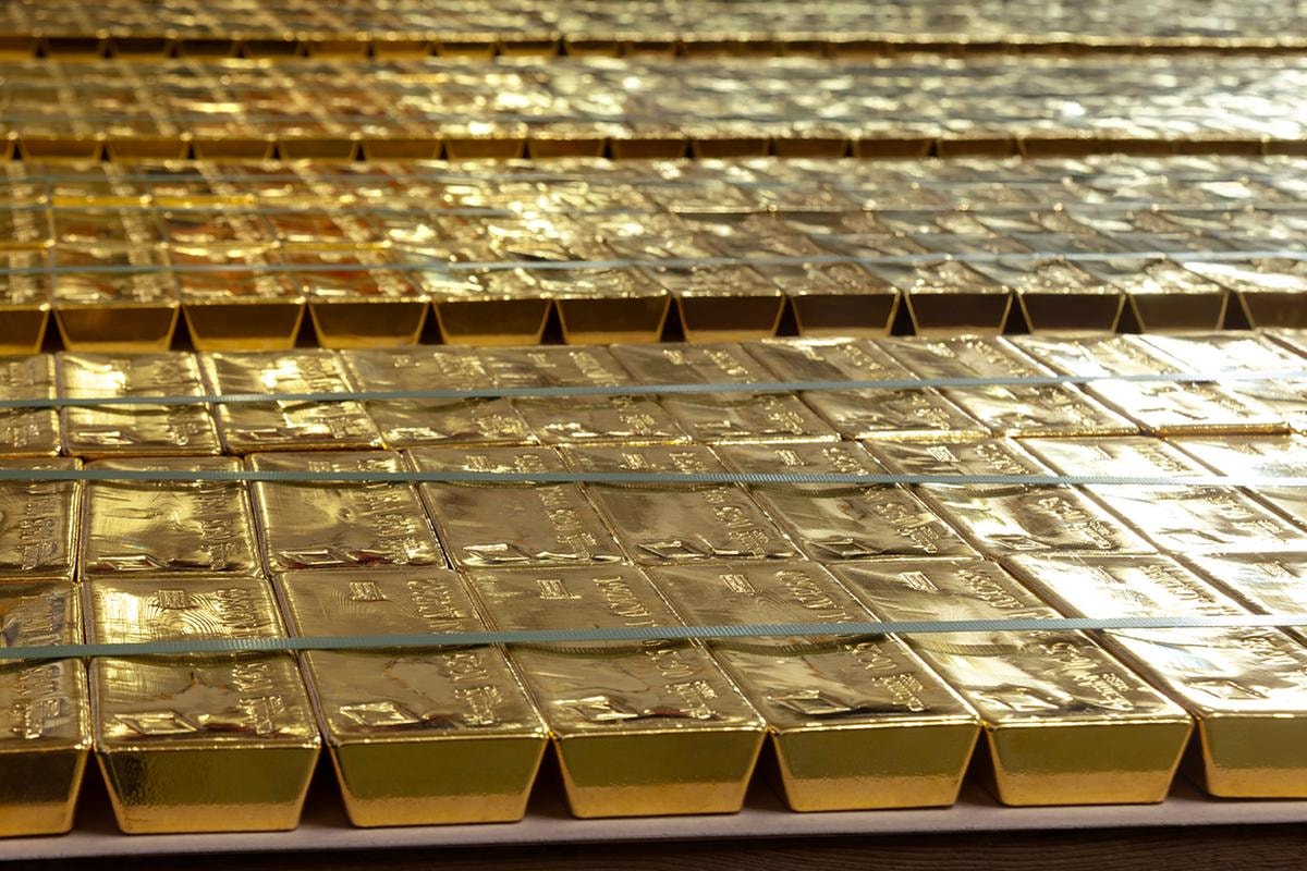 Oro, dal Canton Ticino ai caveau di tutto il mondo: come funziona l’industria del lingotto in Svizzera (dove è esplosa la domanda)