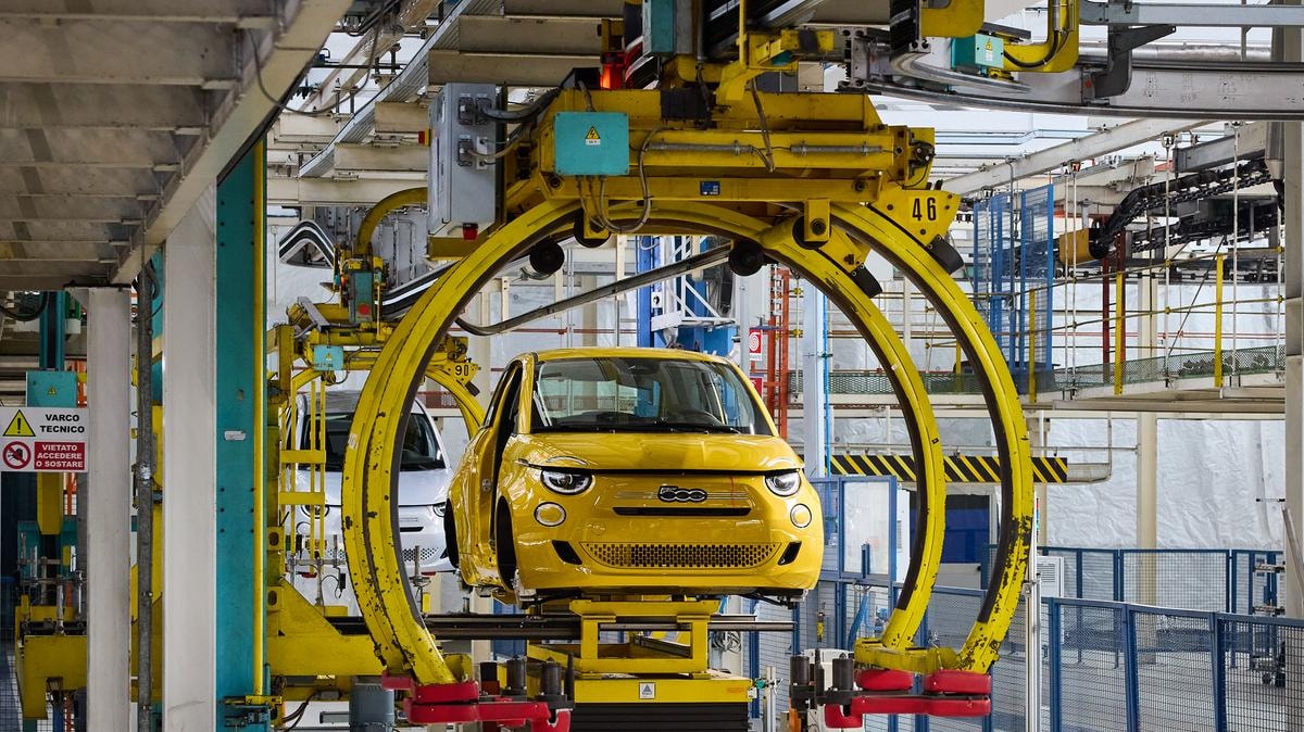 Stellantis, la Fiat 500 ibrida spinge Mirafiori. Ma nel 2026 la produzione potrebbe essere più bassa delle attese