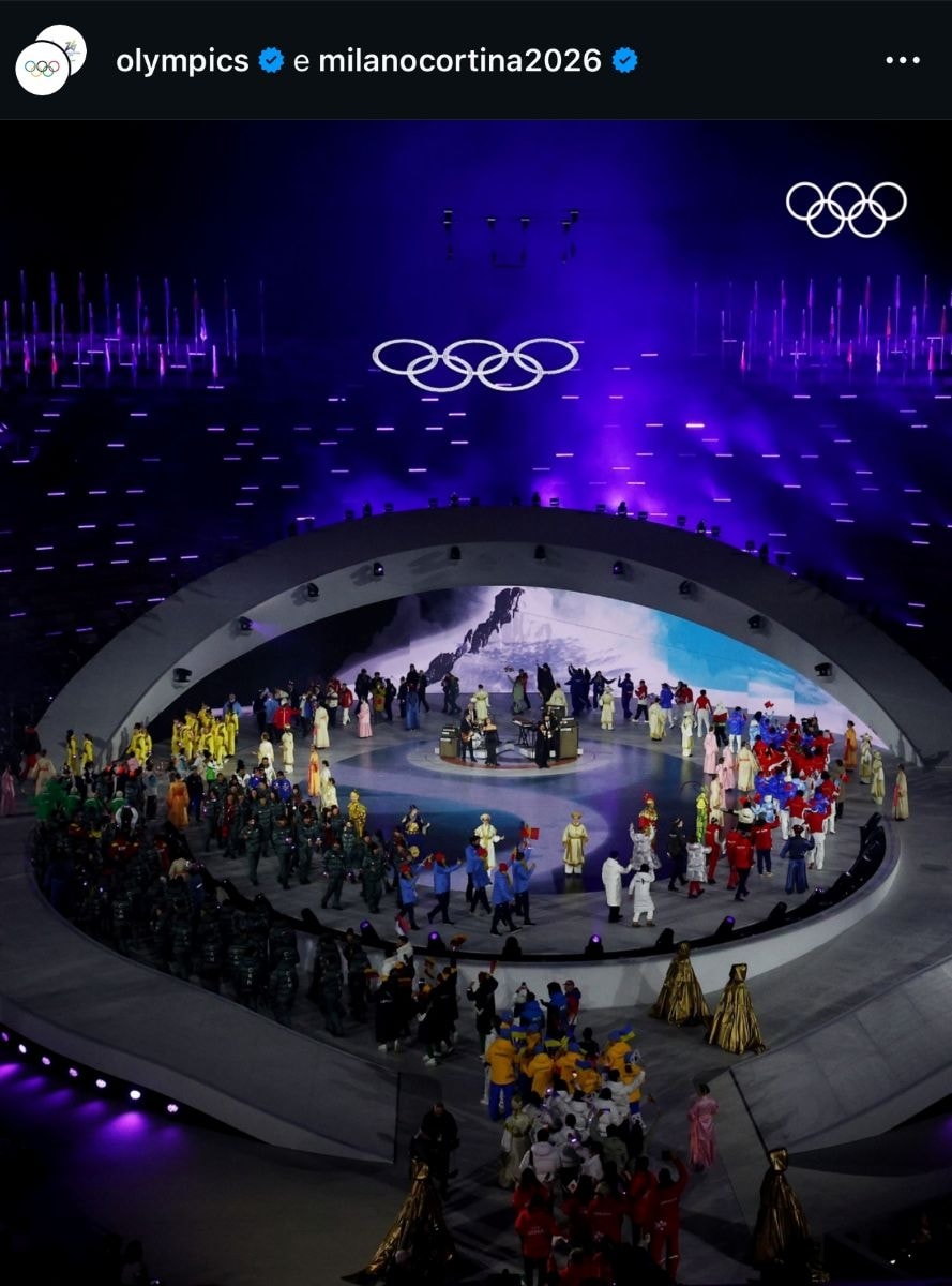 Un momento dello show (ph Instagram @olympics, @milanocortina2026)