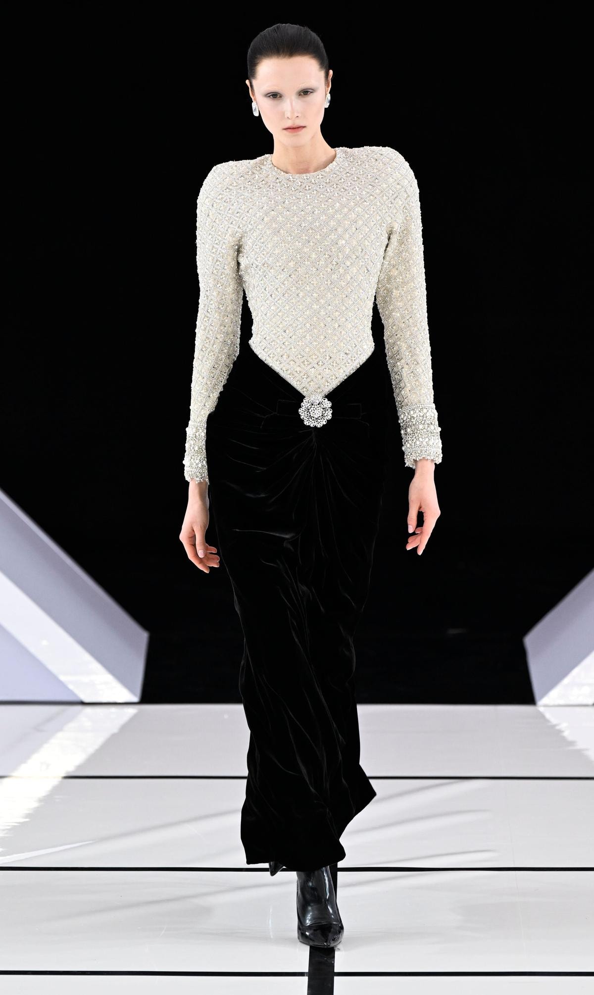 Un look Richard Quinn fall-winter 2026 (ph Francesc Ten/MFF)