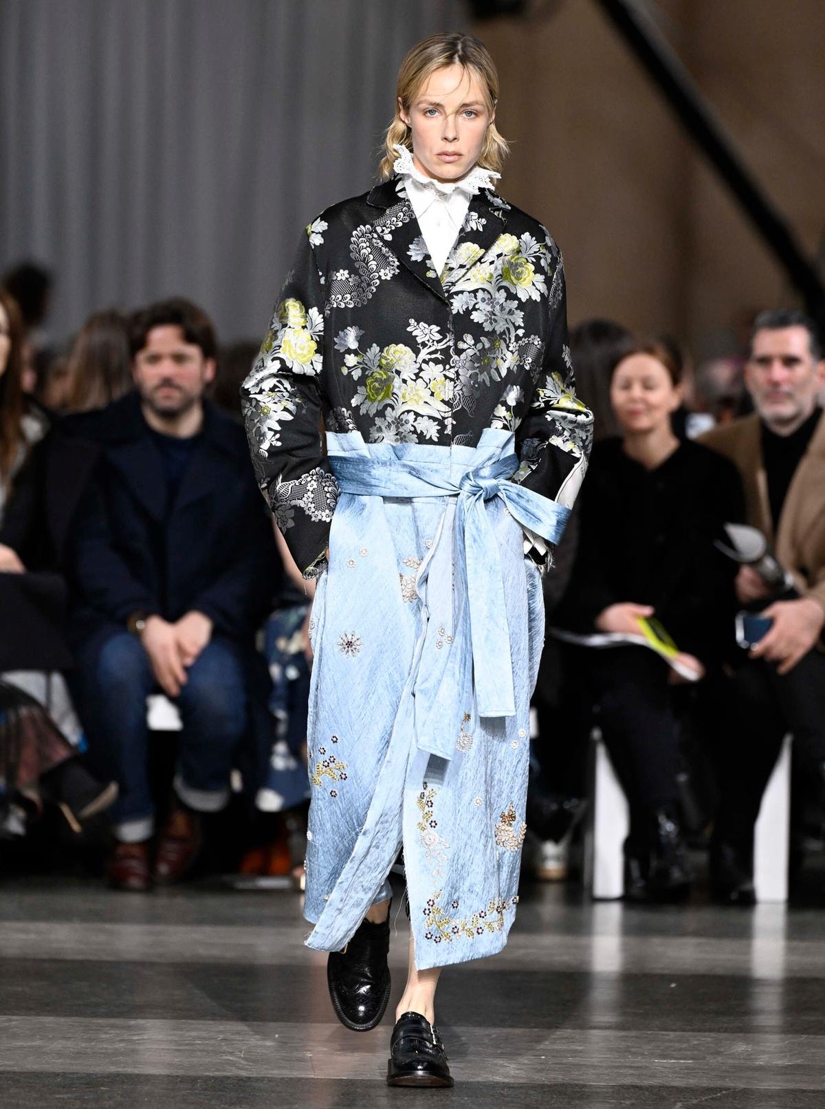Un look Erdem fall-winter 2026 (ph Francesc Ten/MFF)