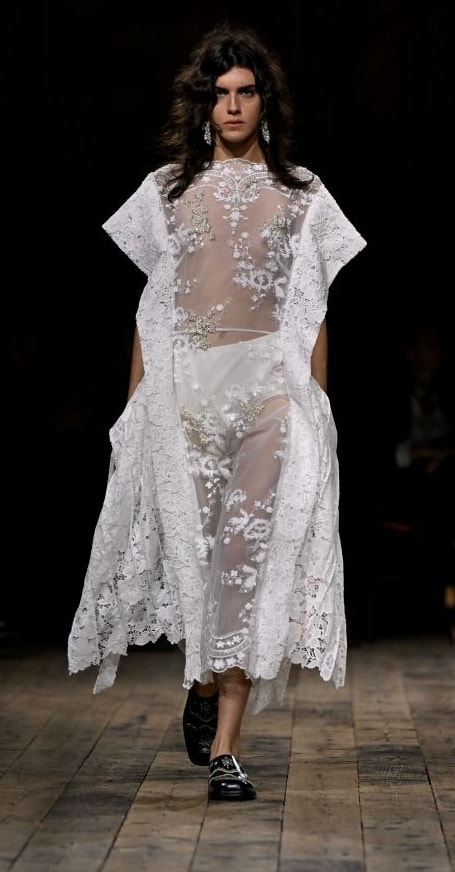 Un look Simone Rocha fall-winter 2026 (ph Francesc Ten/MFF)