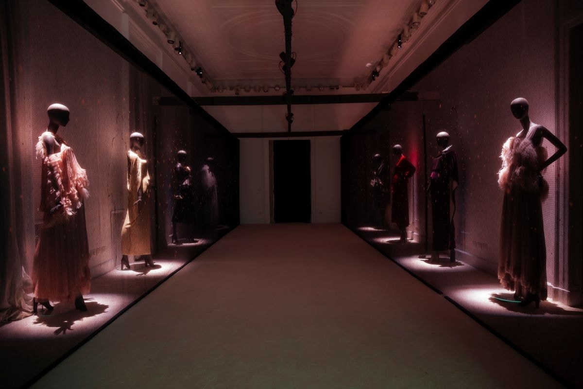 Alcuni look Alberta Ferretti fall-winter 2026 presentati a Palazzo Donizetti (courtesy Alberta Ferretti)