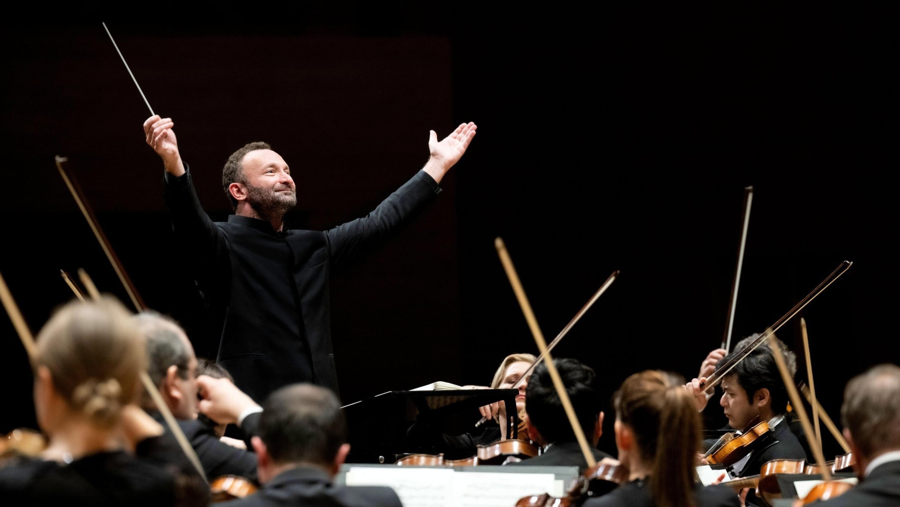 Kirill Petrenko con i Berliner  (ph Monika Rittershaus courtesy Salzburg Easter Festival) 
