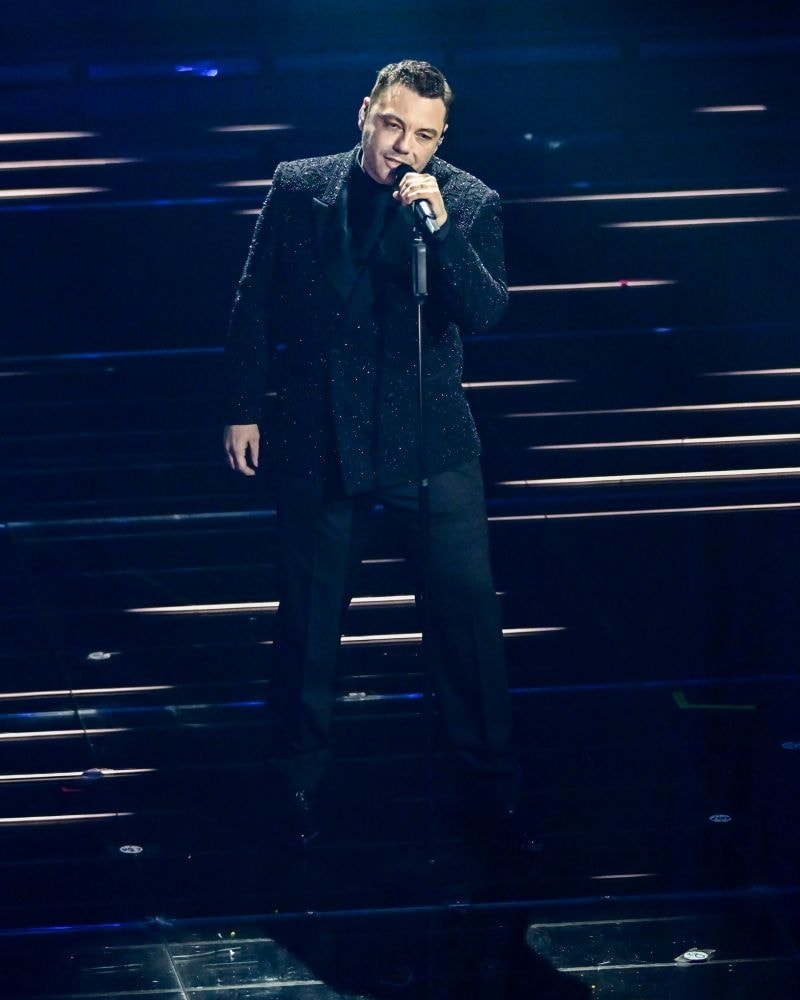 Tiziano Ferro in Etro (courtesy Etro)