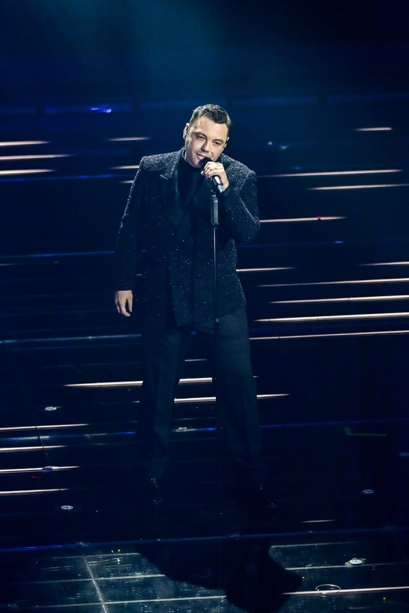 Tiziano Ferro in Etro (courtesy Etro)