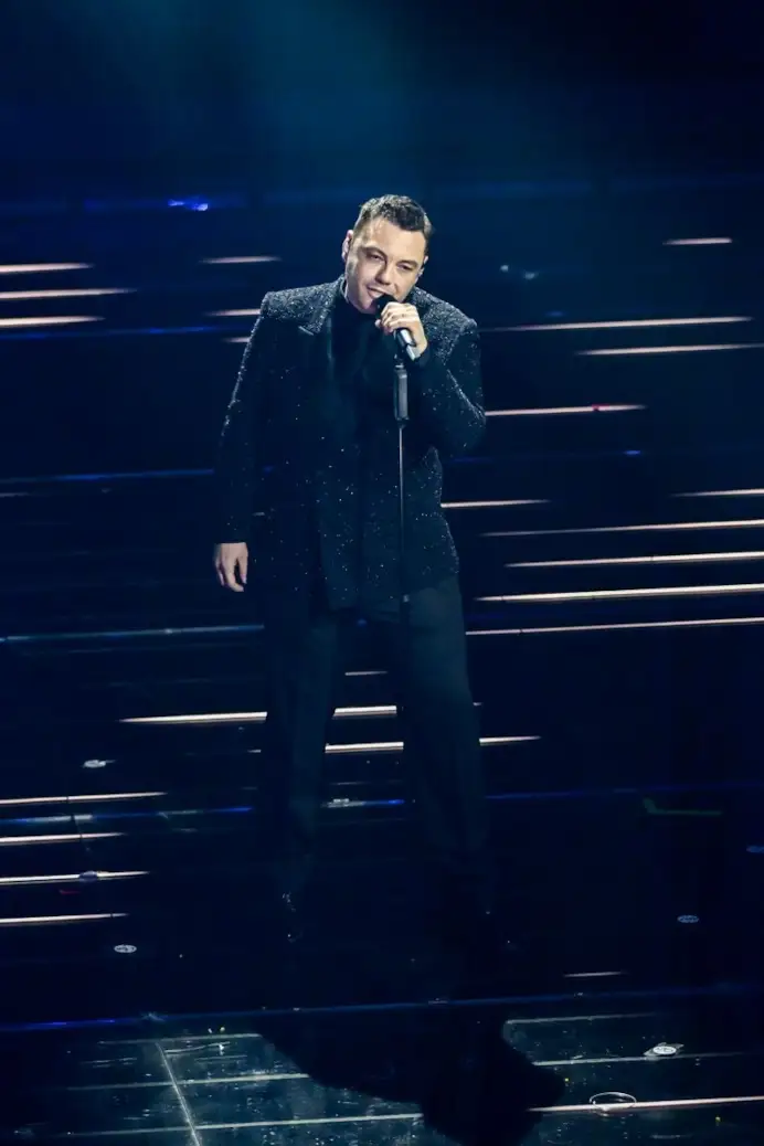 Tiziano Ferro in Etro (courtesy Etro)