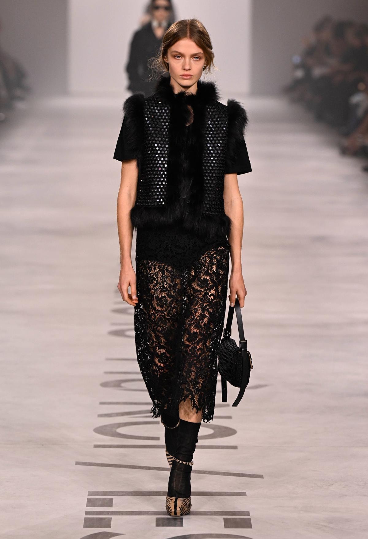 Un look Fendi fall-winter 2026/27 (ph Francesc Ten/MFF)