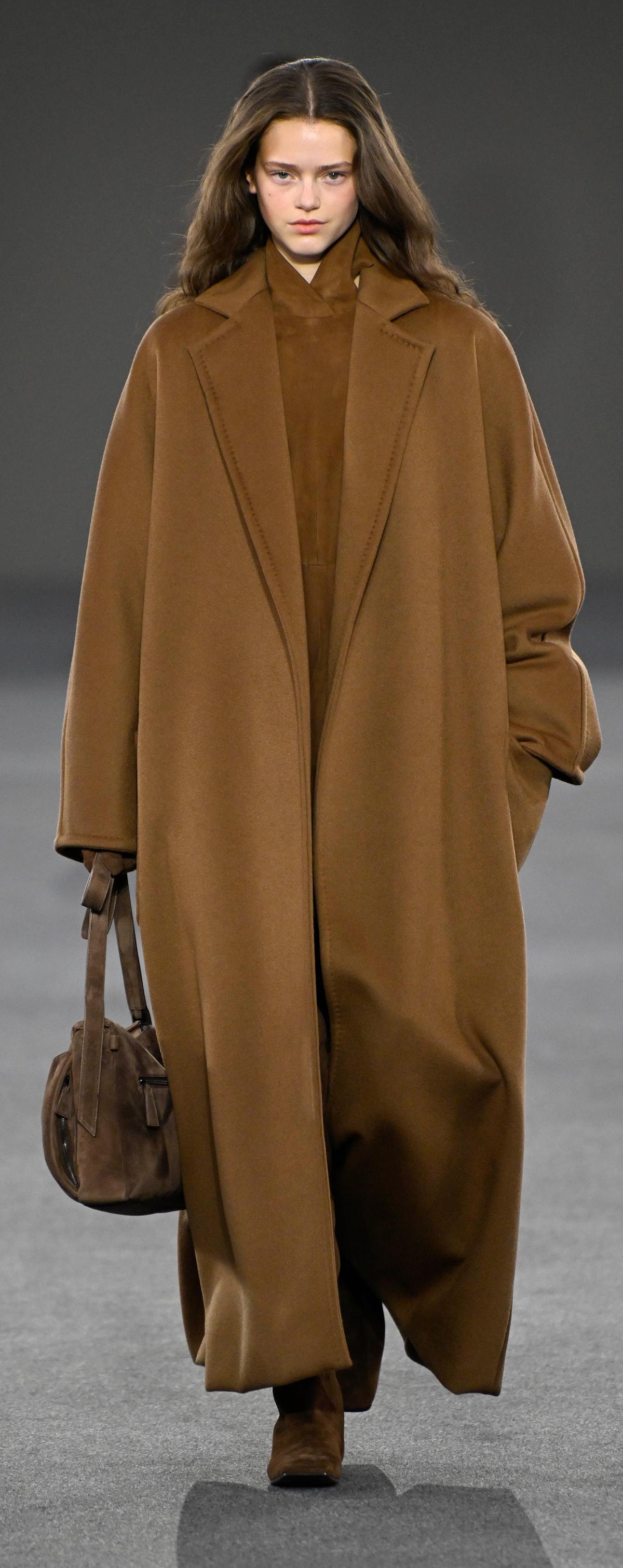 Un look Max Mara fall-winter 2026/27 (ph Francesc Ten/MFF)